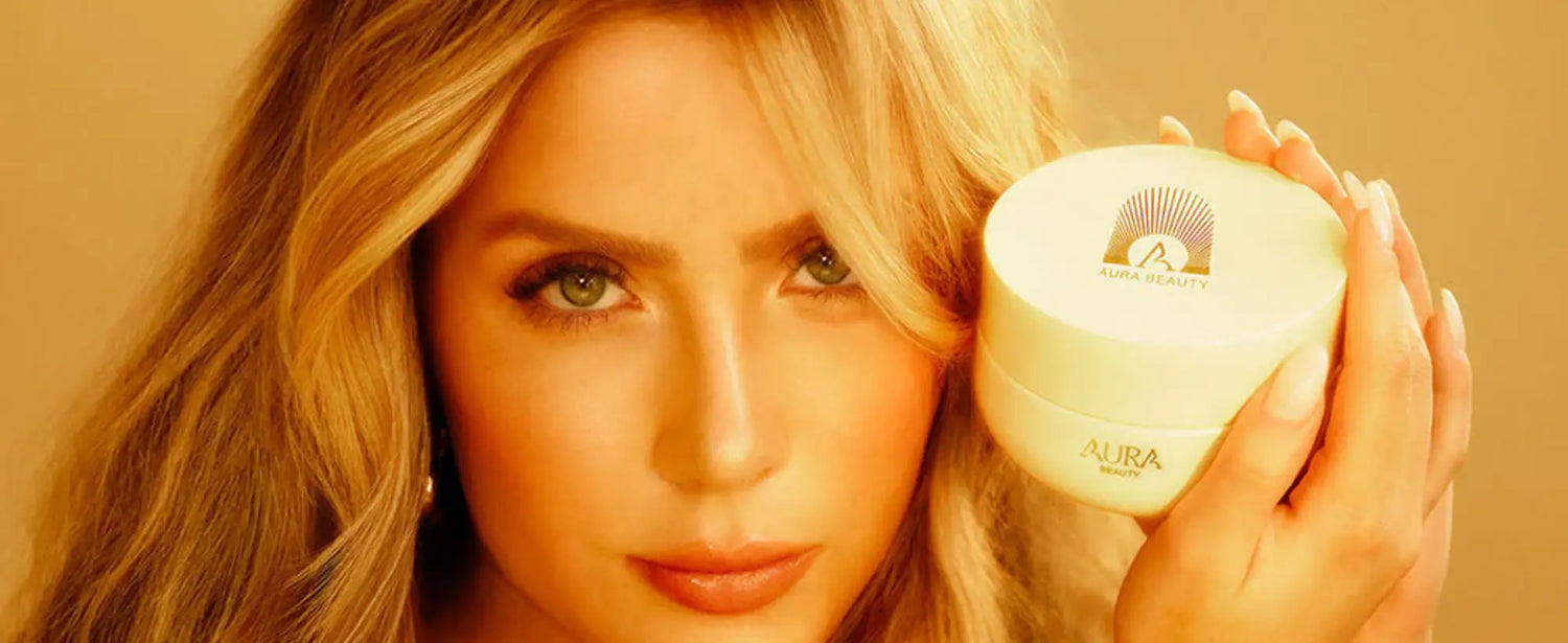 Jade Picon segurando sua manteiga corporal