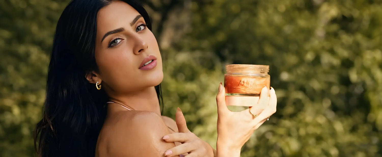 Jade Picon aplicando a geleia iluminadora